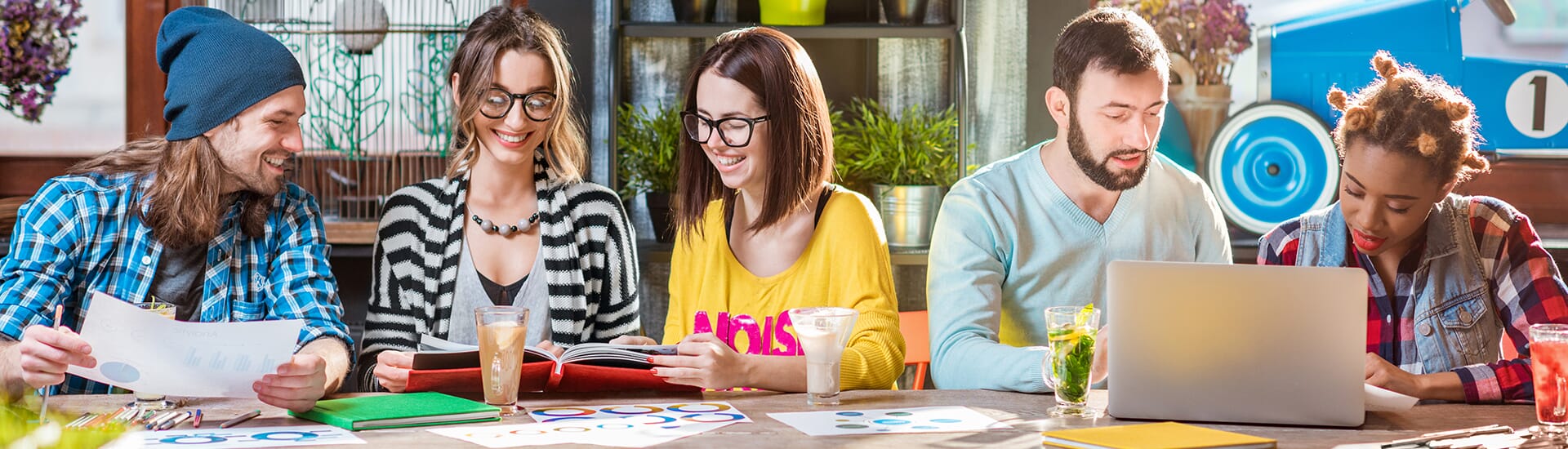 Picture of friends working in a cafe